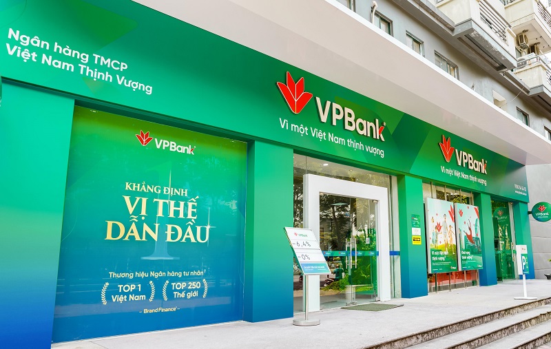 In tên hơn 10000 cán bộ nhân viên lên tòa nhà VPBank nhận kỷ lục Việt Nam